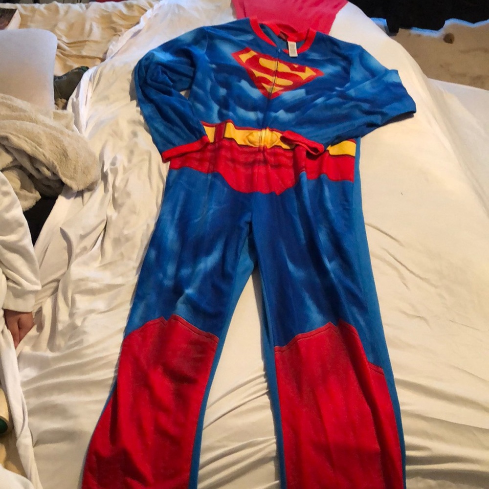 NWOT Superman onesie with cape sz XL